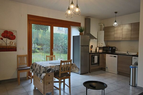 Refrigerador, microondas, horno y lavavajillas 