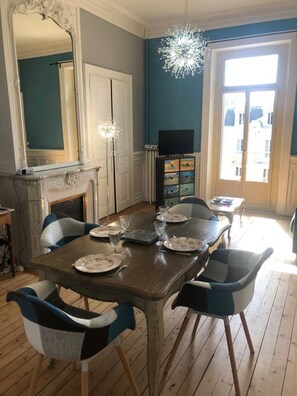 Dining - Appartement 52m² 1 chambre, balcon en centre-ville (Aix-les-Bains)