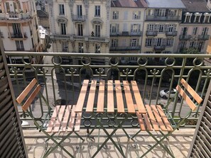 Outdoor dining - Appartement 52m² 1 chambre, balcon en centre-ville (Aix-les-Bains)
