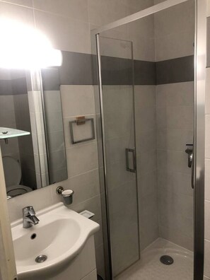 Hair dryer - Appartement T1 29 m², lumineux, Vue lac,  garage (Aix-les-Bains)