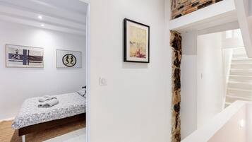 Iron/ironing board, WiFi