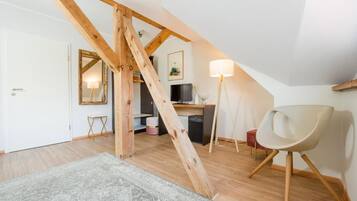 Deluxe Double Room, City View | Interior