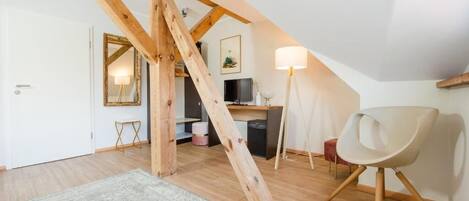 Deluxe Double Room, City View | Interior