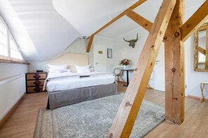 Chambre Deluxe double, vue sur la ville | Fer et planche à repasser, accès au Wi-Fi (inclus)