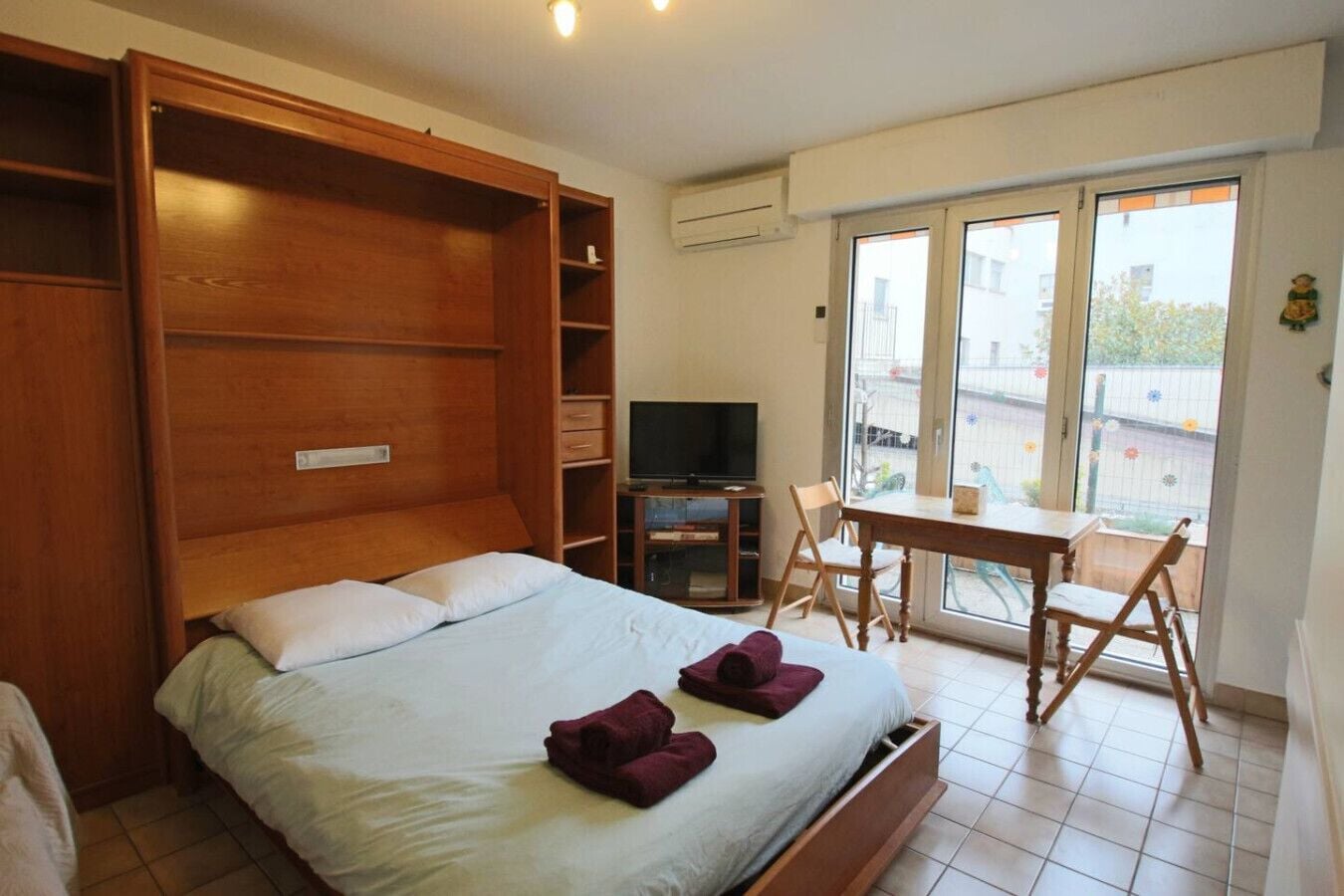 Fer et planche à repasser, Wi-Fi gratuit, draps fournis