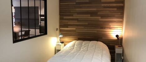 Fer et planche à repasser, Wi-Fi gratuit, draps fournis