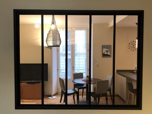 Dining - Appartement 40m² 1 chambre, parking, centre-ville (Aix-les-Bains)