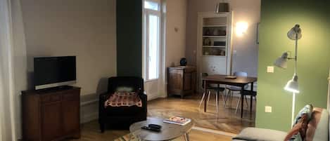 Televisión y oficina