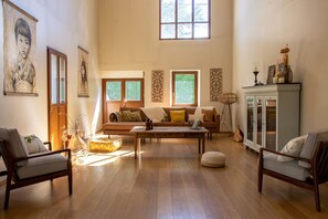 TV, table tennis, stereo, offices