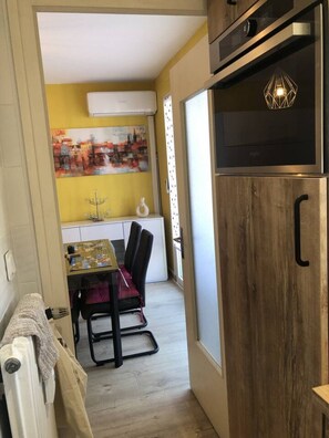 Dining - Studio 25 m², avec parking et balcon, centre-ville (Aix-les-Bains)