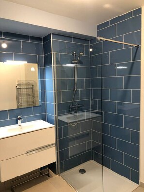 Hair dryer - Studio 38m², parking et terrasse, en centre-ville (Aix-les-Bains)
