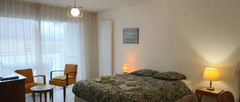 Fer et planche à repasser, Wi-Fi gratuit, draps fournis