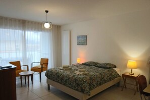 Iron/ironing board, free WiFi, bed sheets - Studio 38m², parking et terrasse, en centre-ville (Aix-les-Bains)
