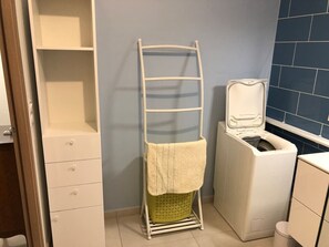 Interior - Studio 38m², parking et terrasse, en centre-ville (Aix-les-Bains)