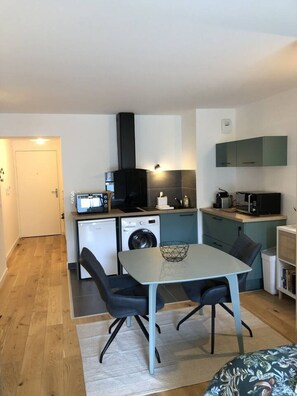 Dining - Studio 33m², avec terrasse, en centre-ville (Aix-les-Bains)