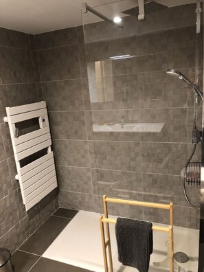 Hair dryer - Studio 33m², avec terrasse, en centre-ville (Aix-les-Bains)