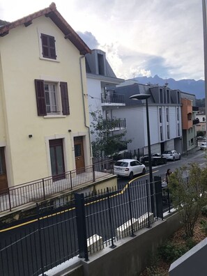 Exterior - Studio 33m², avec terrasse, en centre-ville (Aix-les-Bains)