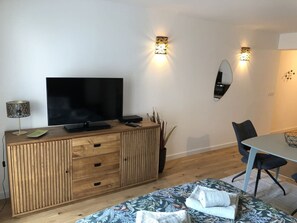Strykjärn/strykbräda, wi-fi och sängkläder