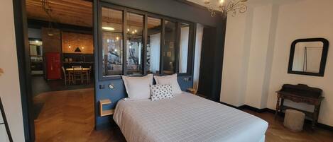 Coffres-forts dans les chambres, bureau, fer et planche à repasser