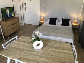 Iron/ironing board, WiFi, bed sheets - Studio 25m², avec parking et balcon, centre-ville (Aix-les-Bains)