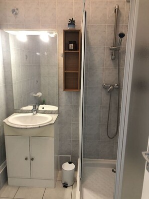 Hair dryer - Studio 25m², avec parking et balcon, centre-ville (Aix-les-Bains)