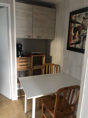Dining - Studio 23m², en centre-ville, proche des thermes (Aix-les-Bains)