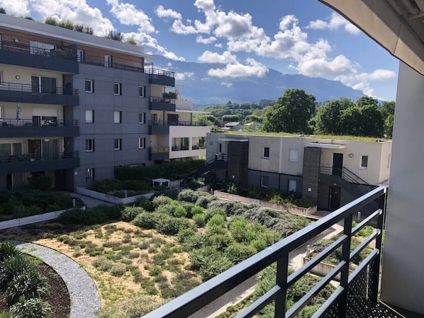 Property grounds - Appartement 46m² 1 chambre, parking, proche du lac (Aix-les-Bains)