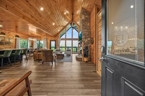 Smart TV, fireplace, books - Luxury Mountain View Cabin+ 3 Minutes to Dollywood (Sevierville)