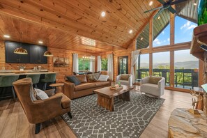 Smart TV, fireplace, books - Luxury Mountain View Cabin+ 3 Minutes to Dollywood (Sevierville)