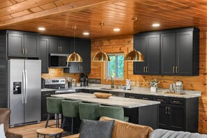 Fridge, microwave, oven, stovetop - Luxury Mountain View Cabin+ 3 Minutes to Dollywood (Sevierville)