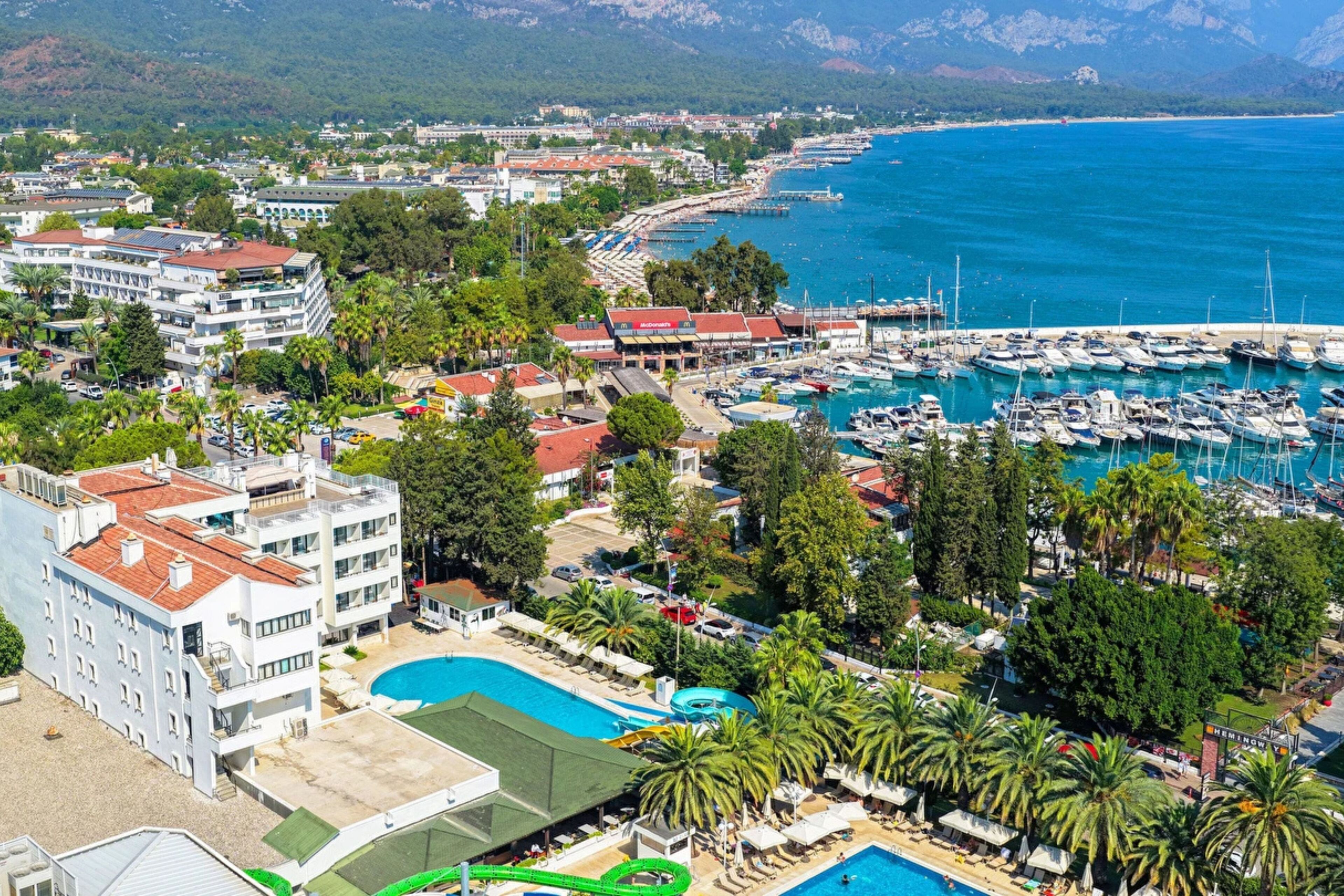 Seasonal outdoor pool, pool umbrellas, sun loungers