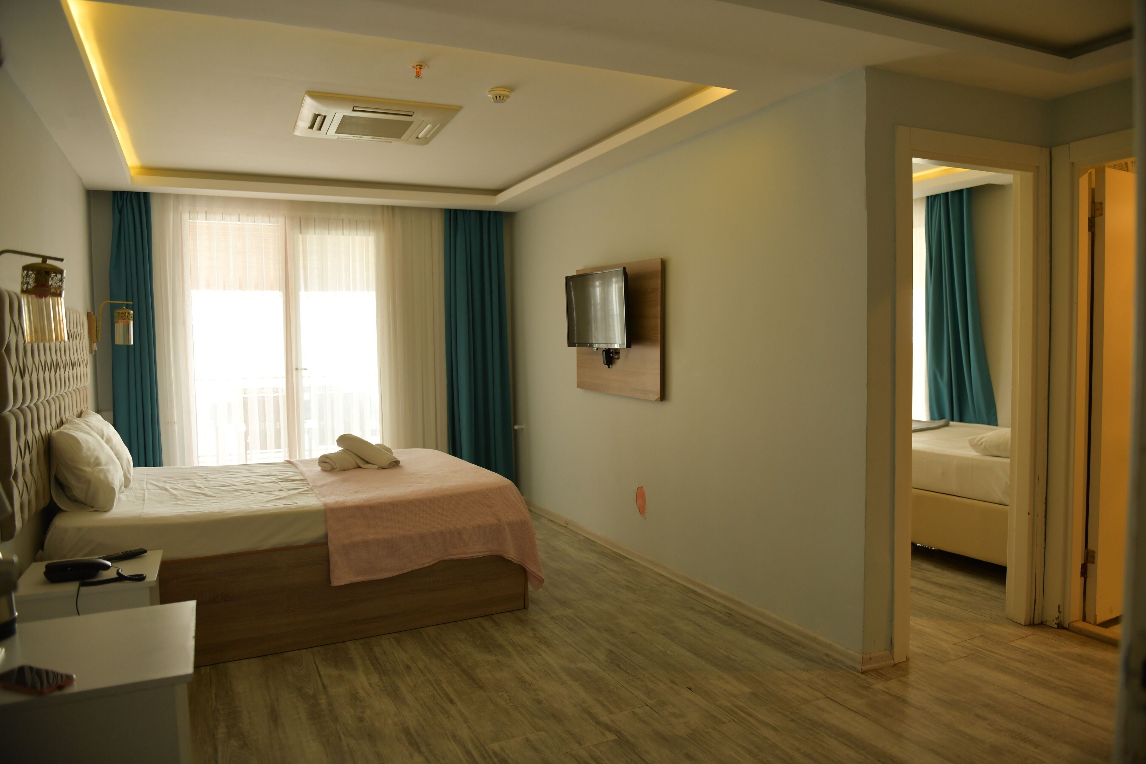 Twin Room, Sea View | Laptop workspace, free WiFi