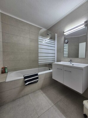 Haartrockner, Seife, Toilettenpapier