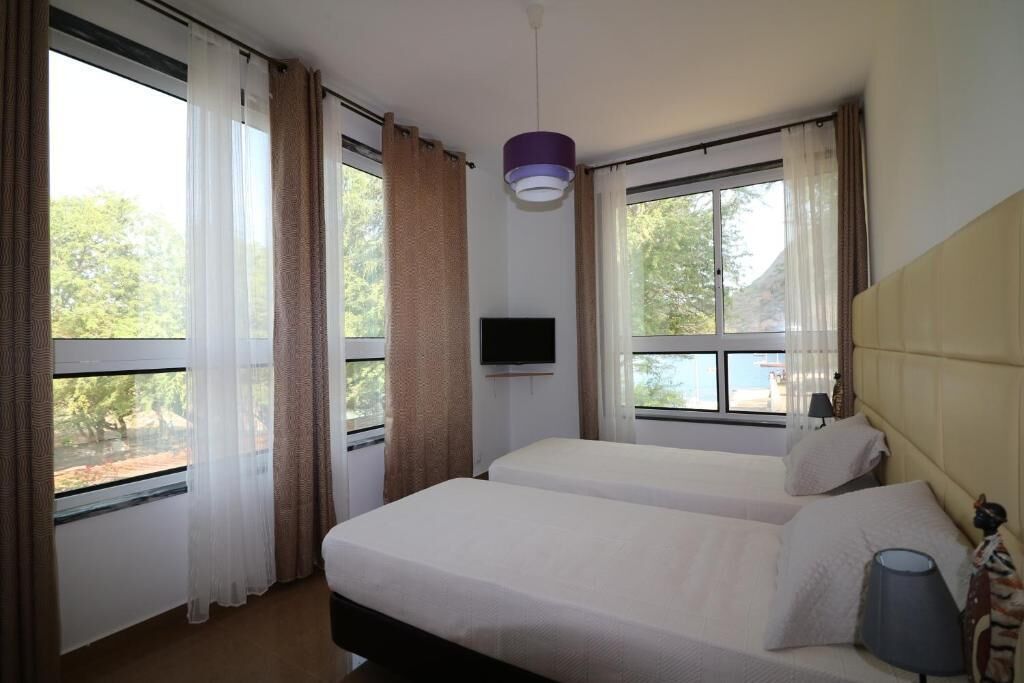 Tomannsrom, delvis sjøutsikt | Safe på rommet, wi-fi (inkludert) og rullestolvennlig