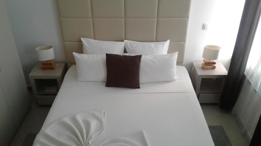 Habitación doble estándar, vista a la ciudad | Caja de seguridad en la habitación y wifi gratis 