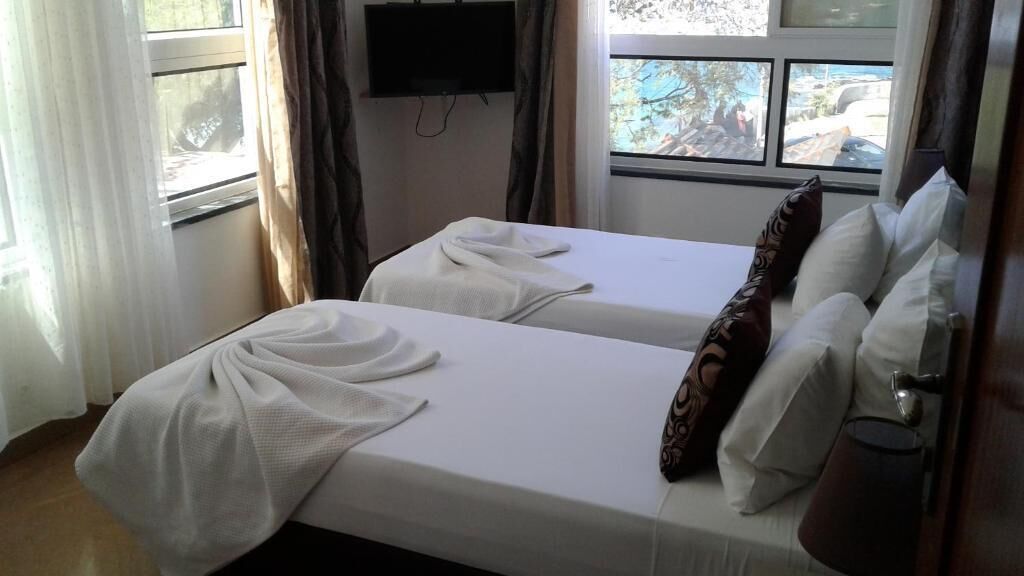 غرفة لفردين - بمنظر جزئي للبحر | خزنة داخل الغرفة وواي فاي مجانًا وتسهيلات لدخول الكراسي المتحركة