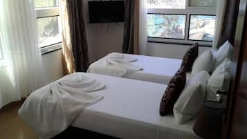 خزنة داخل الغرفة وواي فاي مجانًا وتسهيلات لدخول الكراسي المتحركة