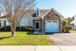 Exterior - Minutes from Fenwick Island & North Ocean City Beaches, Pelicans Perch a 3 bed, 2.5 bath Beautiful Home with Community Pool & Free WIFI (Selbyville)