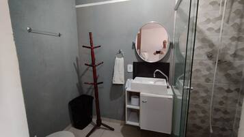 Toalhas de banho, papel higiênico