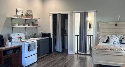 Peaceful studio with AC in charming Portland