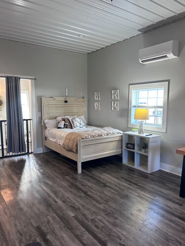 Peaceful studio with AC in charming Portland