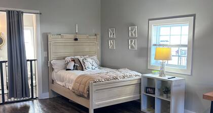 Peaceful studio with AC in charming Portland