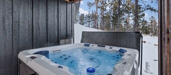 Luxury 5-Suite Mountain Retreat w/ Trail Access & Hot Tub Fireplaces!
