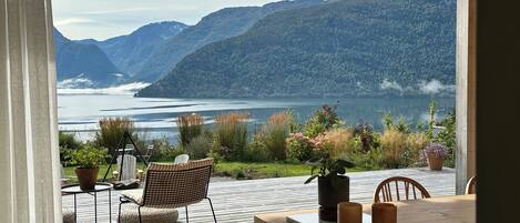 تناول الطعام بالخارج