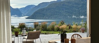 A calm Norwegian home for nature-led stays.