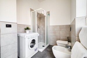 Shower, free toiletries, hair dryer, bidet - Hostmate - Milano - Lunigiana - Stazione Centrale (Milano)