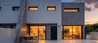 VillasRoyale Leon Premium starts with heated pool