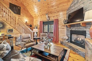 Televisión y chimenea 