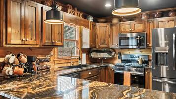 Micro-ondes, four, plaque de cuisson, lave-vaisselle