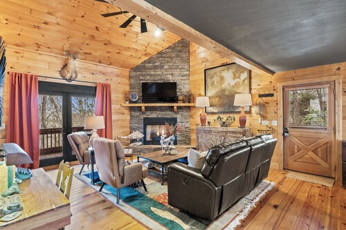 Welcome to Pine and Buck Lodge, a perfect 3 bedroom 2.5 bathroom get away